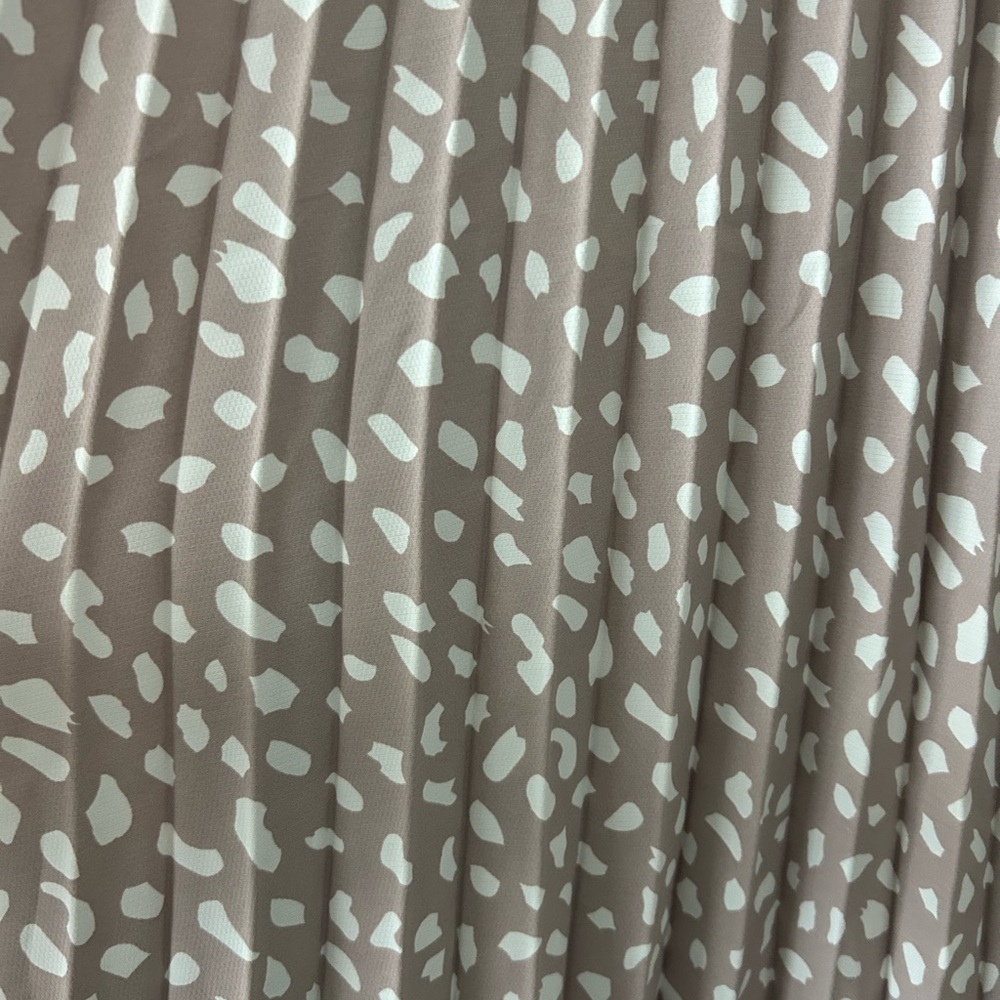 Elegant Polka Dot Pleated Skirt - Picture 4 of 7